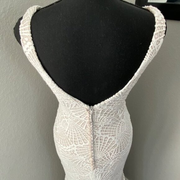 VOWD Compass Plunging Mermaid White Lace Wedding Dress Sz XS - Picture 12 of 16